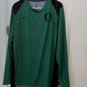 Nike Men's Green and Black Long Sleeve Tee